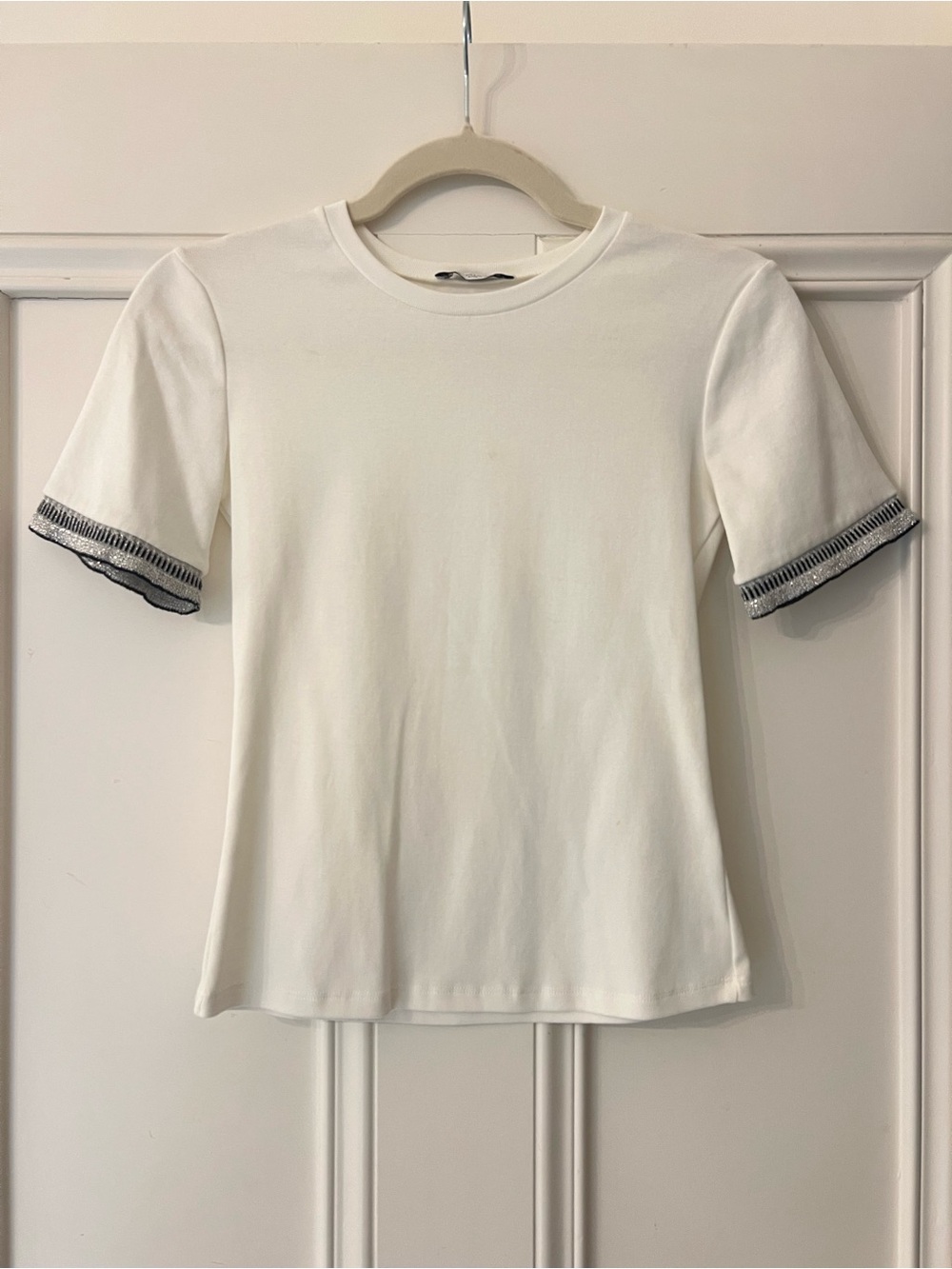 Zara White Short Sleeve Knit Top with Black Trim